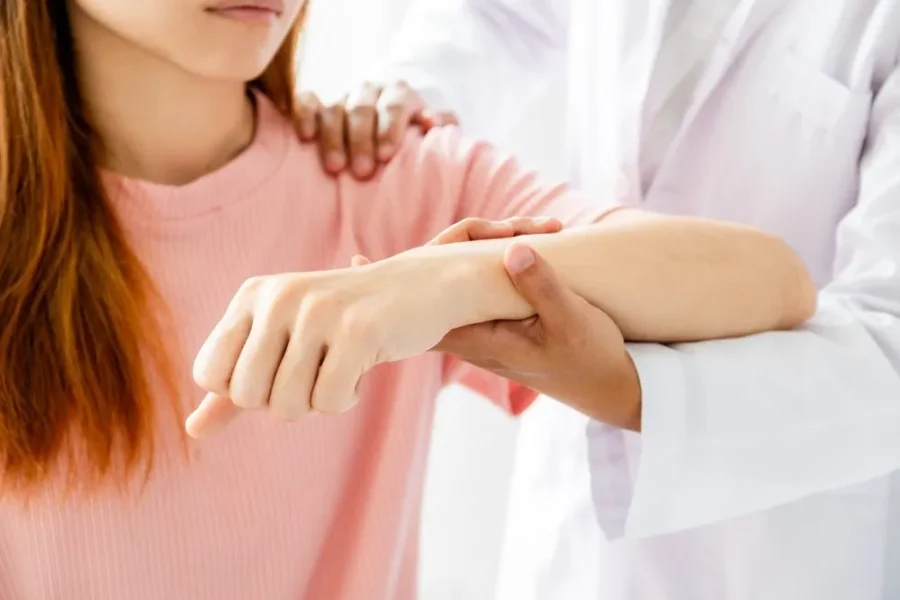 Shoulder Pain Consultation in Champlin, MN. Team Health Care Clinic